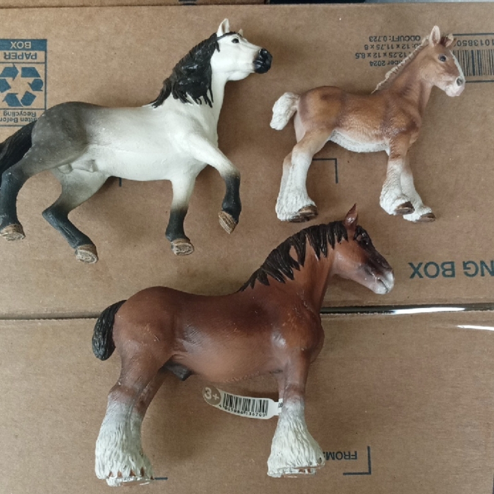 Family Of 3 Schleich Horses